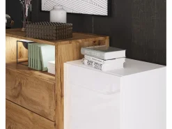 Aparador 150 cm para salón – moderno, de pie con 3 cajones, hueco y puertas laterales, cuerpo roble wotan mate y frentes blanco brillo