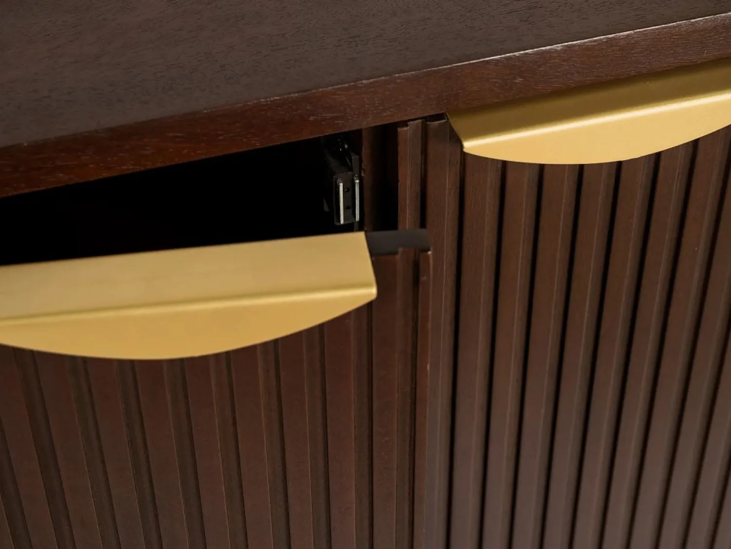 Clearance Aparador con 2 puertas de madera de mango y metal - Natural y dorado - NEVILI Aparador