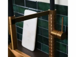 Essebagno Architek Mezclador de fregadero con rociador móvil en cobre cepillado