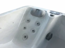 Outlet Bañera de hidromasaje de 2 plazas perlado con cubierta, 18 jets, Ancho 210 x Prof. 110 x Alt. 74 cm, motor BALBOA, TAHITI Bañera De Hidromasaje De Exterior