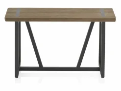 Banco metálico pequeno con asiento de madera
