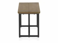 Banco metálico pequeno con asiento de madera
