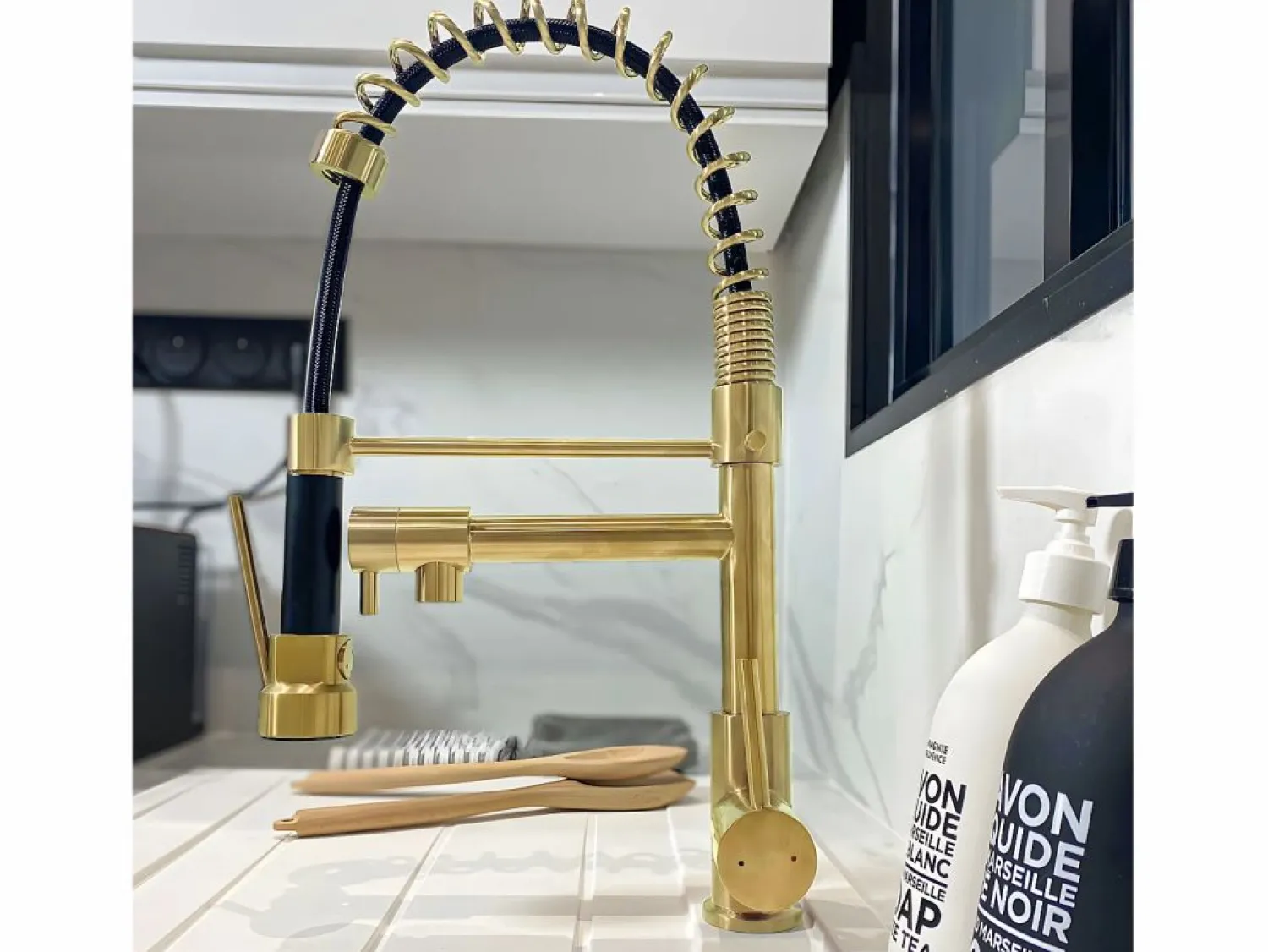 Online Essebagno Big Pro Mezclador de fregadero con rociador móvil oro cepillado Dorado