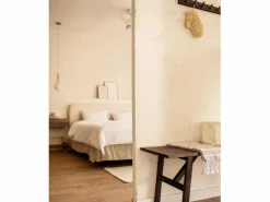 Online Colgador de pared de madera maciza en tono nogal de 61x5cm - KATE - Perchero