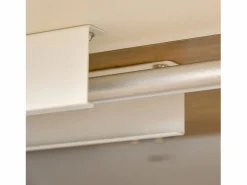Escritorio eléctrico regulable en altura, estructura de metal, y madera natural (140x70x72-116cm)