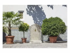 Habitat et jardin Fuente mural de piedra reconstituida "Calypso" con grifo de latón - Ideal para la decoración de su jardín