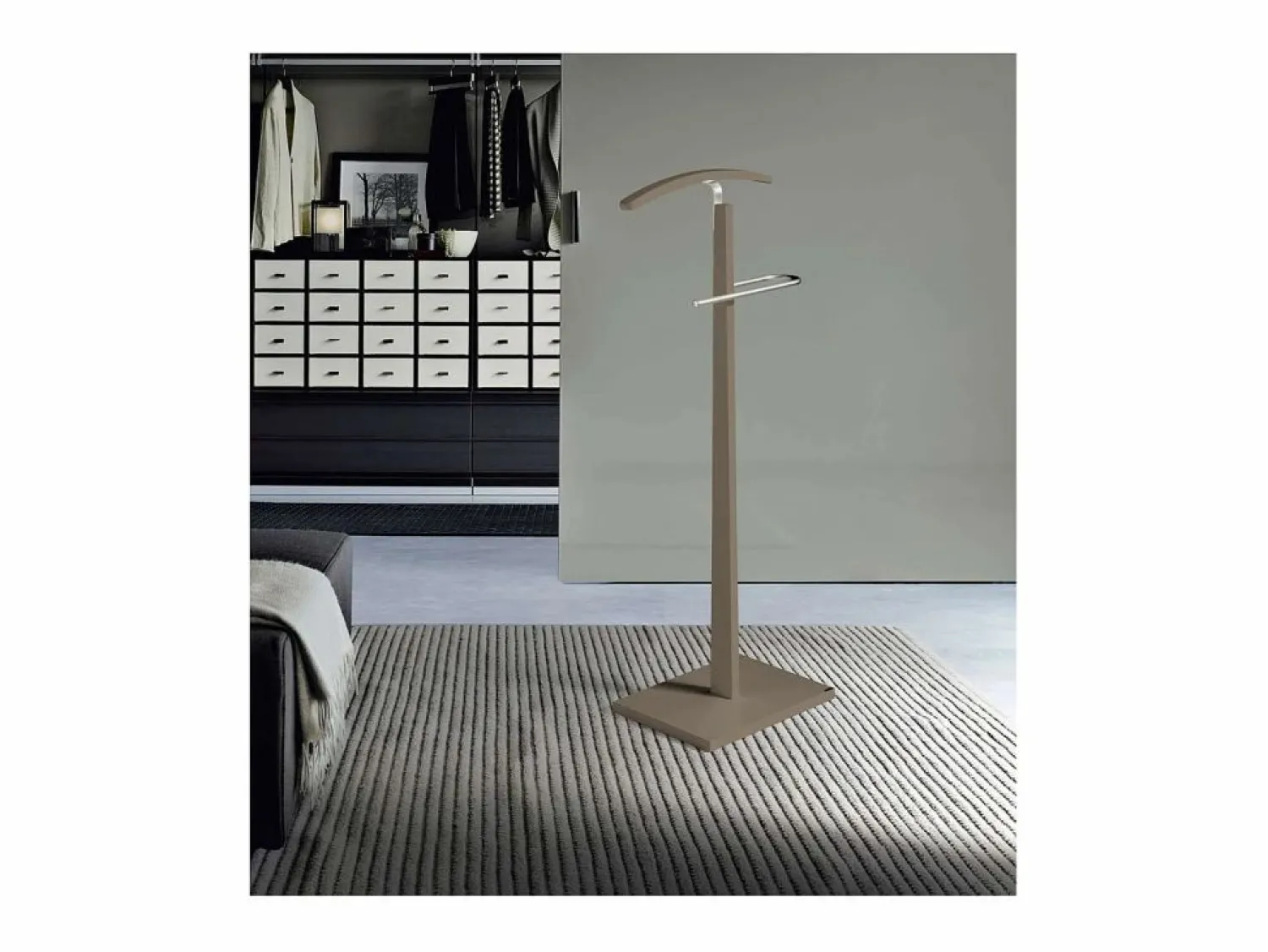 Galan 303 herraje cromo satinado lacado en moka. 114 cm (alto), 48 cm (ancho), 28 cm(fondo