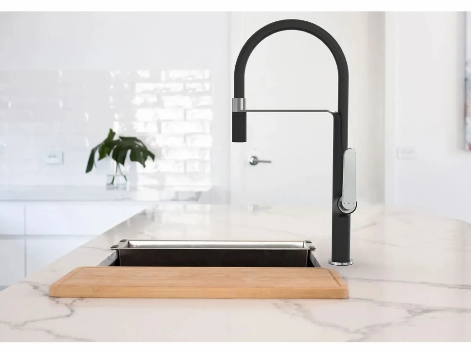 Essebagno Hideno Mezclador para fregadero con ducha móvil y cromado