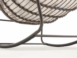 Mecedora de ratán - Estructura de acero con cojín suave - Para uso en interiores y exteriores Crema