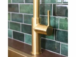 Essebagno Pure II Mezclador de fregadero con teleducha extraíble en oro cepillado
