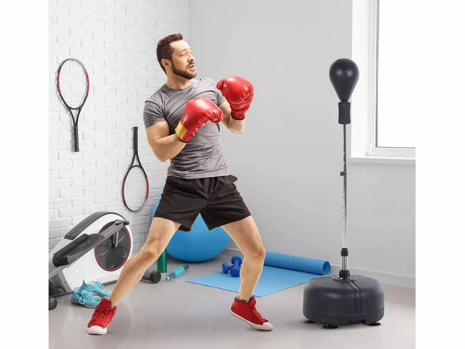 Best Saco de boxeo con soporte ajustable, piel sintética, color (48x48x136-154cm) Negro