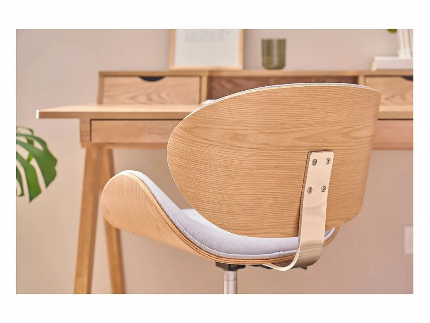 New Miliboo Silla de oficina con ruedas diseño en tela claro, madera clara y acero cromado WALNUT Gris