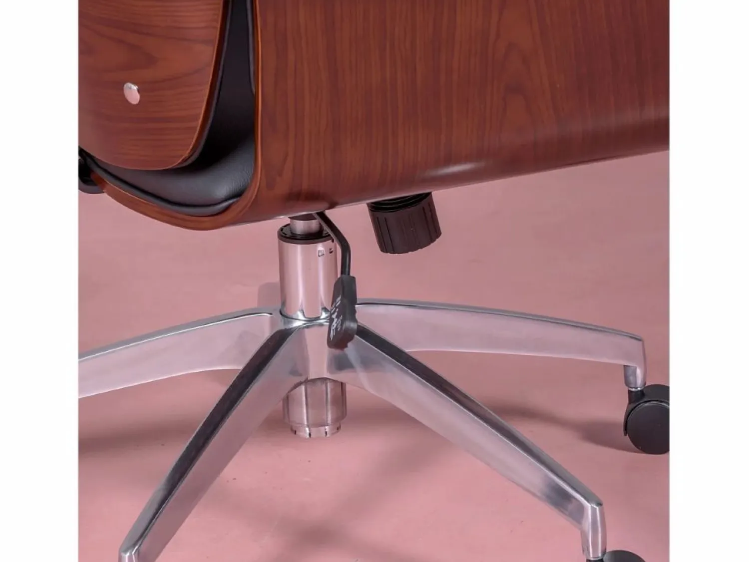 Nest Dream Silla de oficina para ejecutivos en madera oscura de nogal y tapizada en polipiel - Nordic S -