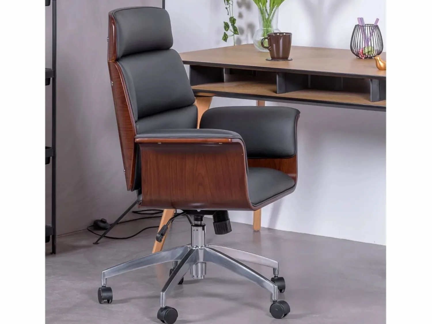 Nest Dream Silla de oficina para ejecutivos en madera oscura de nogal y tapizada en polipiel - Nordic S -
