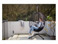 Concept-Usine Sillón colgante negra de resina trenzada AUROA