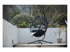 Concept-Usine Sillón colgante negra de resina trenzada AUROA