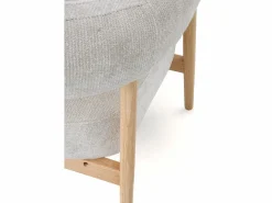 Sillón de madera de roble tapizado en